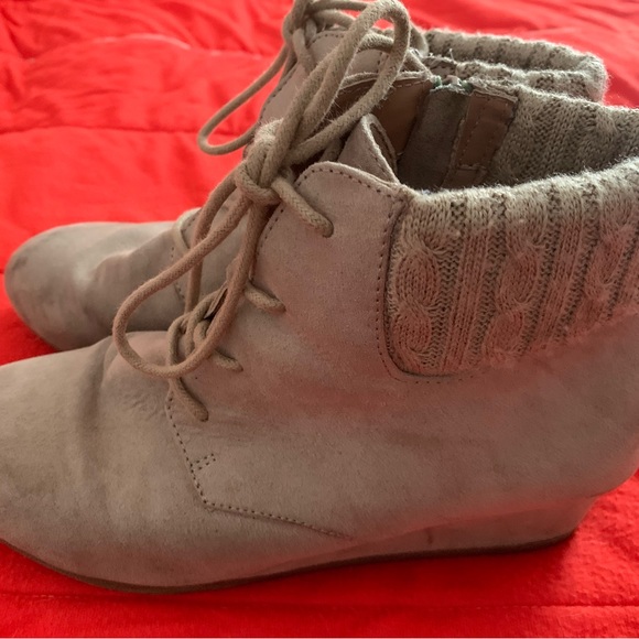 Booties size 7 - Picture 3 of 8